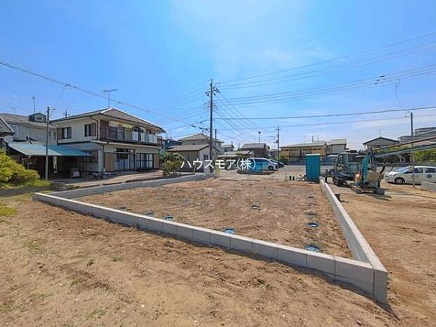 駐車スペースは3台分あります!セカンドカーはもちろん、バイクや自転車なども置き場所に困りません。
