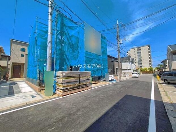 前面道路6ｍ！陽当り良好な立地です。車庫入れが苦手な方も安心ですね。