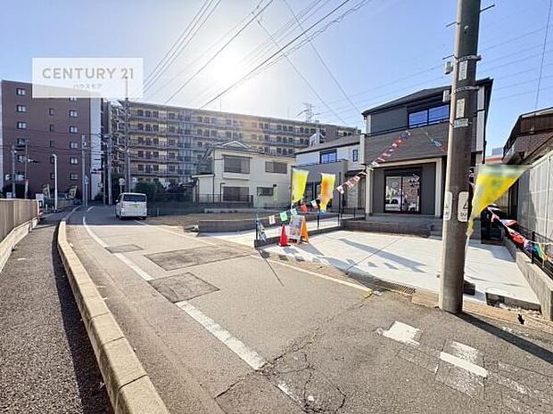 前面道路は南側4m!陽当り良好な立地です。ぜひ現地にて陽当たりお確かめください!!