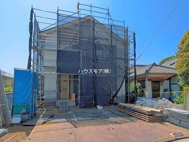 駐車スペースは2台分あります!セカンドカーはもちろん、バイクや自転車なども置き場所に困りません。
