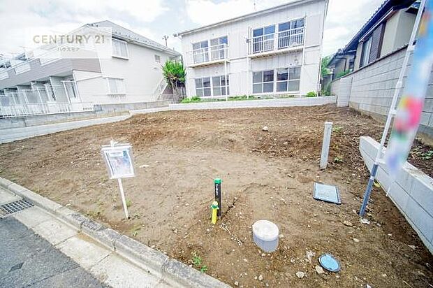 駐車スペースは2台分あります!セカンドカーはもちろん、バイクや自転車なども置き場所に困りません。