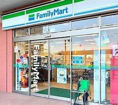 ファミリーマート佐貫駅前店まで1094m