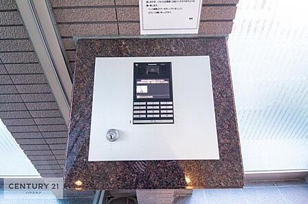 オートロック付きで、小さなお子様のいるご家庭も安心。日々の暮らしをしっかり見守る設備です。