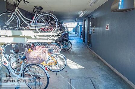 駐輪場完備で、お子さまの自転車や通勤用の自転車も安心して置けます。ご家族にもうれしい便利な設備です。空き状況もお気軽にお問い合わせください。