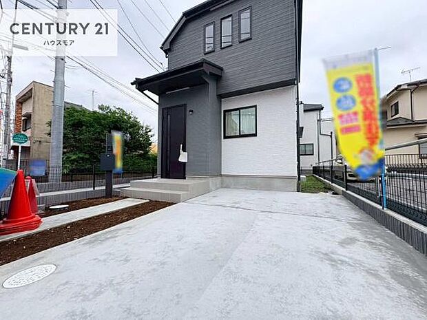 カースペース付きなのでマイカーをお持ちの方も安心ですね！ぜひ現地にてお確かめくださいませ！