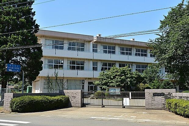 牛久市立牛久第二小学校まで1800m