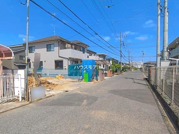 前面道路5.9m!陽当り良好な立地です。車庫入れが苦手な方も安心ですね。【現地販売会開催中】