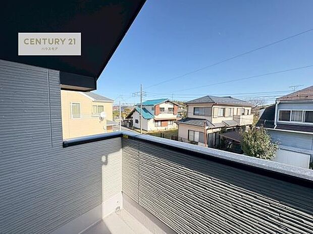 陽当たり良好なバルコニーです!晴れた日には青い空を見渡せる開放的な時間を楽しめます。