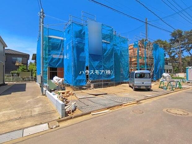 駐車スペースは2台分あります！セカンドカーはもちろん、バイクや自転車なども置き場所に困りません。