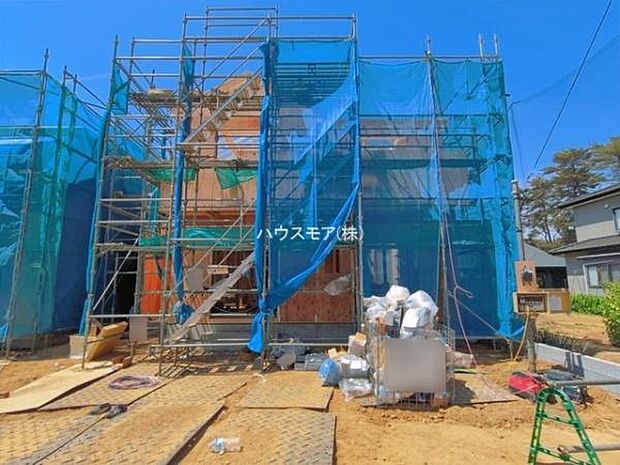 駐車スペースは2台分あります！セカンドカーはもちろん、バイクや自転車なども置き場所に困りません。