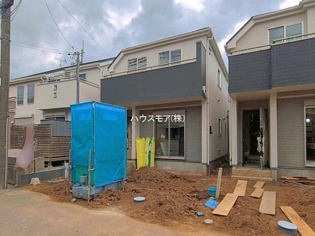 駐車スペースは2台分あります!セカンドカーはもちろん、バイクや自転車なども置き場所に困りません。