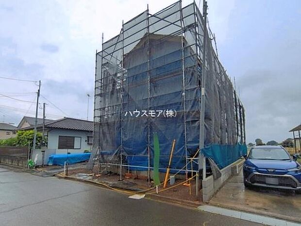 カースペース2台駐車可能。毎日の通勤やお買い物に便利で、来客時にもゆとりをもってお使いいただけます。