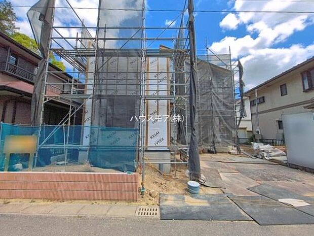 駐車スペースは2台分あります!セカンドカーはもちろん、バイクや自転車なども置き場所に困りません。