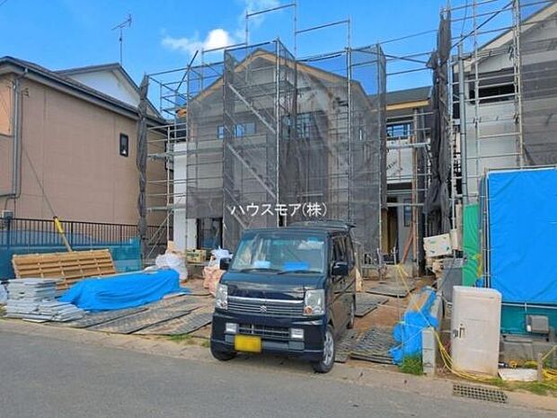 駐車スペースは2台分あります!セカンドカーはもちろん、バイクや自転車なども置き場所に困りません。