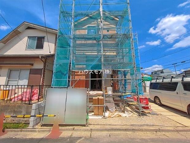 カースペース2台駐車可能。毎日の通勤やお買い物に便利で、来客時にもゆとりをもってお使いいただけます。