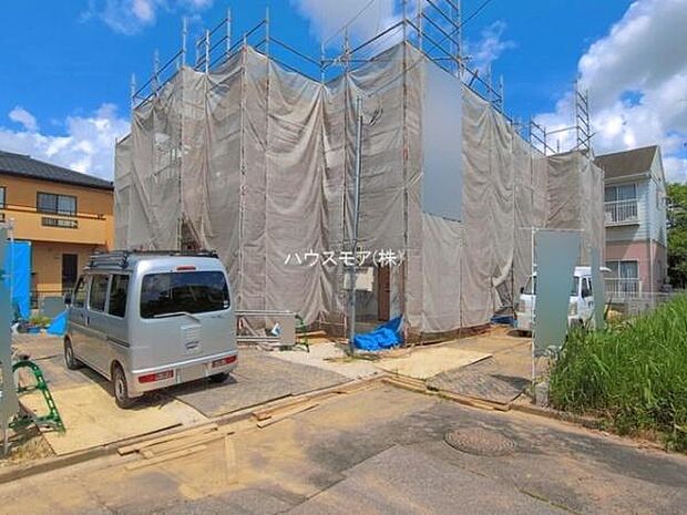 駐車スペースは2台分あります！セカンドカーはもちろん、バイクや自転車なども置き場所に困りません。