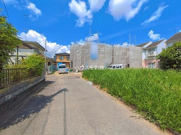 前面道路4.2ｍ！車庫入れが苦手な方も安心ですね。