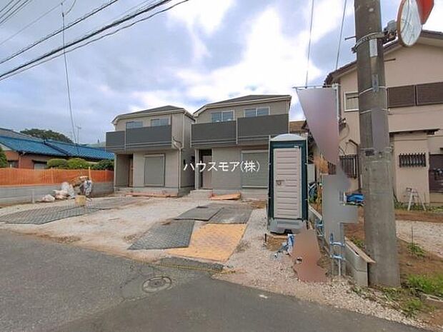 駐車スペースは2台分あります!セカンドカーはもちろん、バイクや自転車なども置き場所に困りません。