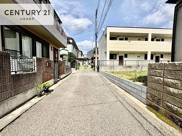 陽当り良好な立地です。車庫入れが苦手な方も安心ですね。