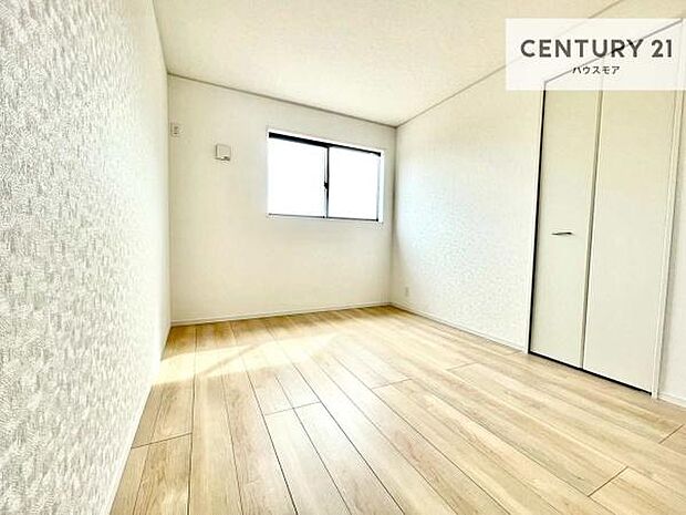 掃き出し窓がないお部屋は、お子様のお部屋としても安心です!収納スペースも充実しているので散らかったお部屋をサッと片付けられます!