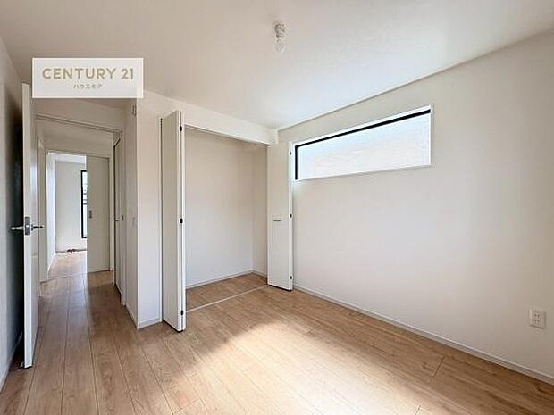 掃き出し窓がないお部屋は、お子様のお部屋としても安心です！収納スペースも充実しているので散らかったお部屋をサッと片付けられます！