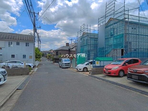 前面道路6m!陽当り良好な立地です。車庫入れが苦手な方も安心ですね。