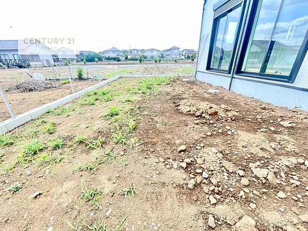 陽当たり良好なお庭です!晴れた日には青い空を見渡せる開放的な時間を楽しめます。ガーデニングや家庭菜園も楽しめます!【現地販売会開催中】
