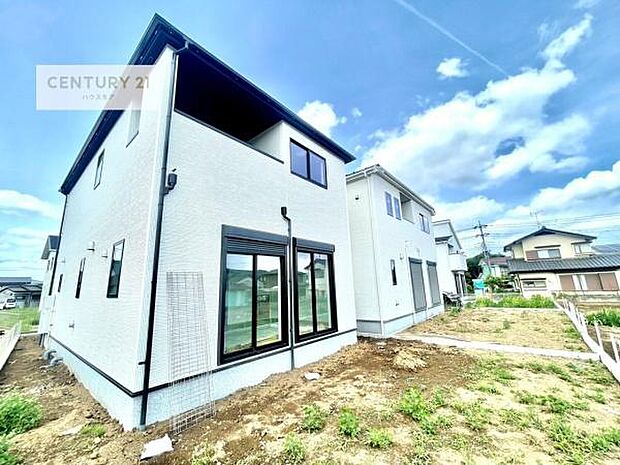 全2棟のキレイな街並み。是非1度ご内見ください。物件探しのご条件・ご要望・ご質問など、不動産に関することならどのようなことでも誠心誠意対応させて頂きます。【現地販売会開催中】