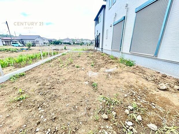 陽当たり良好なお庭です!晴れた日には青い空を見渡せる開放的な時間を楽しめます。ガーデニングや家庭菜園も楽しめます!【現地販売会開催中】