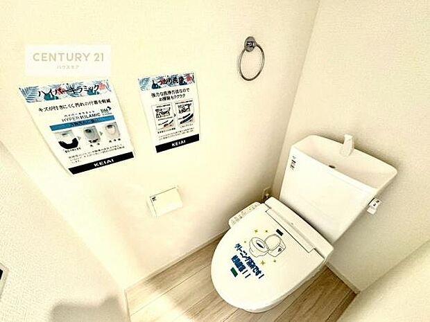 1・2階にトイレがございます!朝の忙しい時間帯も待たずにすみそうですね。白を基調とした清潔感のあるトイレでお手入れがしやすいです!