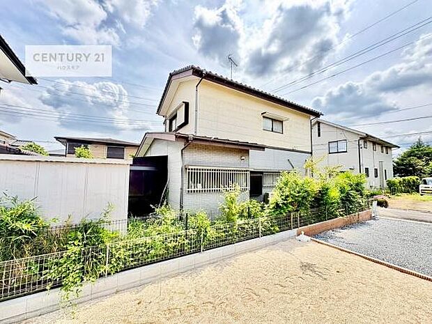 晴れた日には青い空を見渡せる開放的な時間を楽しめます。気持ちの良い風が通り抜ける街並みです!