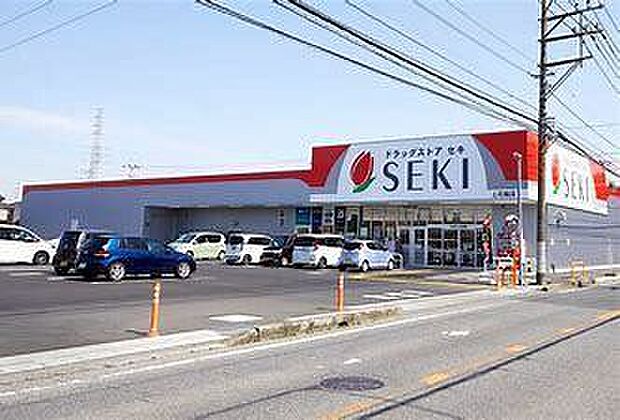 ドラッグストアセキ上花輪店まで700m
