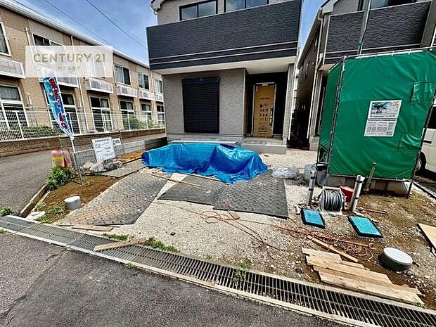 カースペース2台駐車可能。毎日の通勤やお買い物に便利で、来客時にもゆとりをもってお使いいただけます。