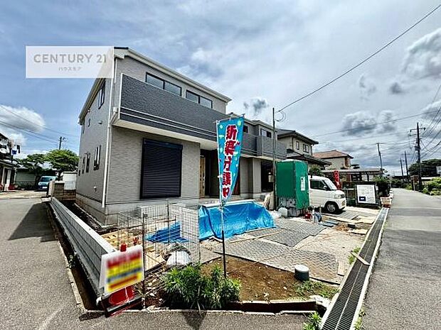 全2棟のキレイな街並み。是非1度ご内見ください。物件探しのご条件・ご要望・ご質問など、不動産に関することならどのようなことでも誠心誠意対応させて頂きます。