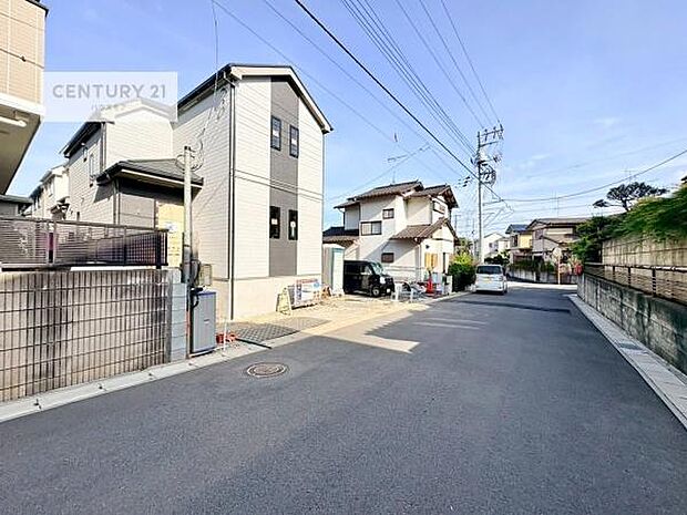 前面道路6m!車庫入れが苦手な方も安心ですね。