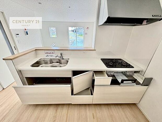 収納スペースが豊富で、調理スペースがスッキリと片付きひろ～く活用できます！快適に作業ができます！毎日の料理が捗ります！