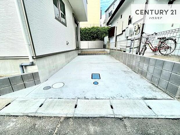カースペース付きなのでマイカーをお持ちの方も安心ですね！ぜひ現地にてお確かめくださいませ！