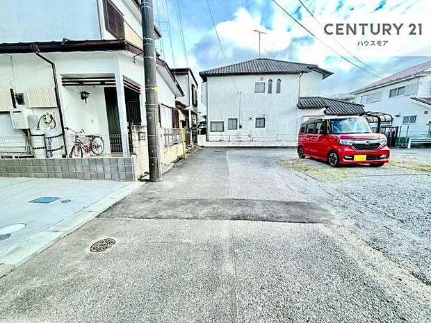 前面道路5ｍ！陽当り良好な立地です。車庫入れが苦手な方も安心ですね。