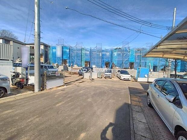前面道路6m!陽当り良好な立地です。車庫入れが苦手な方も安心ですね。