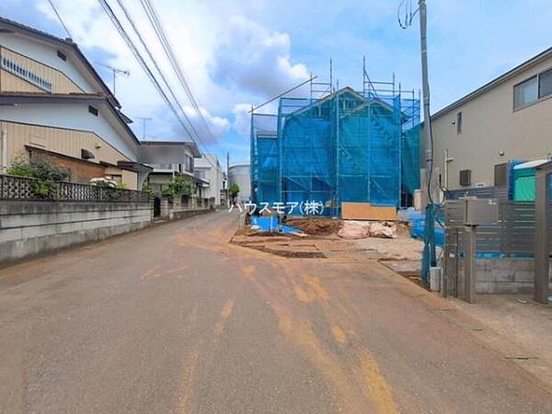 前面道路は4.5ｍ！陽当り良好な立地です。車庫入れが苦手な方も安心ですね。
