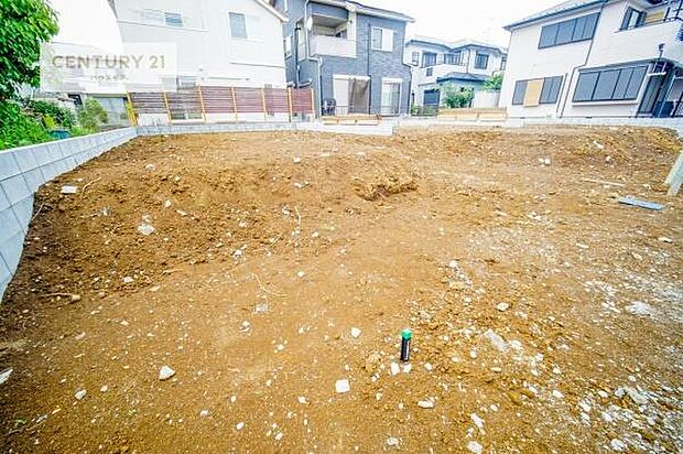 駐車スペースは2台分あります!セカンドカーはもちろん、バイクや自転車なども置き場所に困りません。
