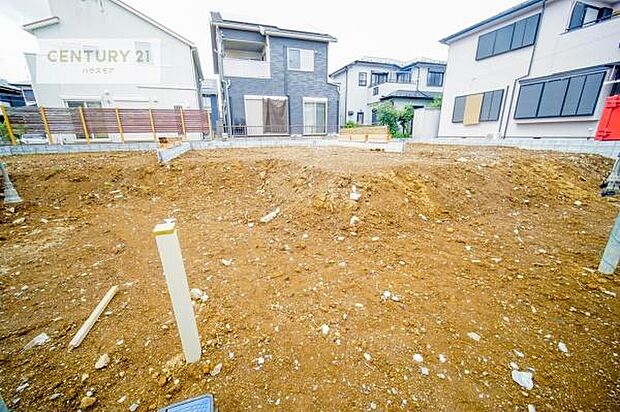 駐車スペースは2台分あります!セカンドカーはもちろん、バイクや自転車なども置き場所に困りません。