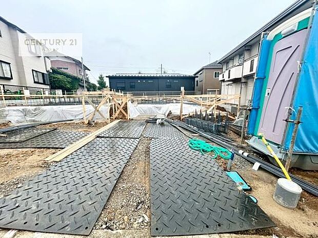 駐車スペースは2台分あります！セカンドカーはもちろん、バイクや自転車なども置き場所に困りません。【現地販売会開催中】