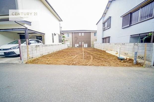 駐車スペースは2台分あります！セカンドカーはもちろん、バイクや自転車なども置き場所に困りません。