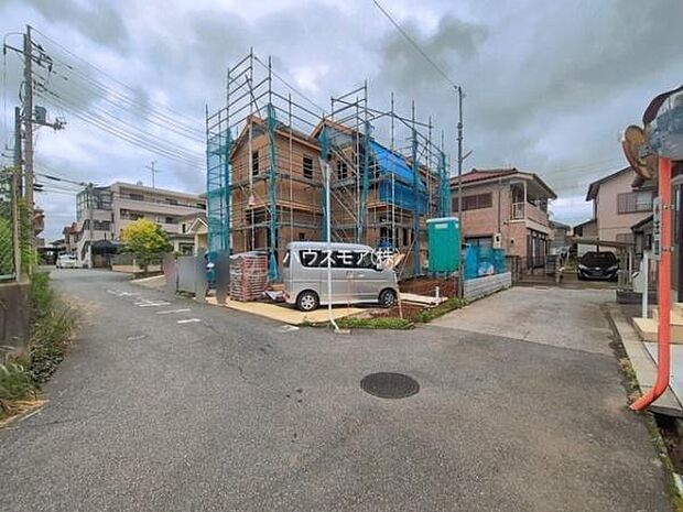 前面道路4.1ｍ×4ｍ！陽当り良好な立地です。車庫入れが苦手な方も安心ですね。
