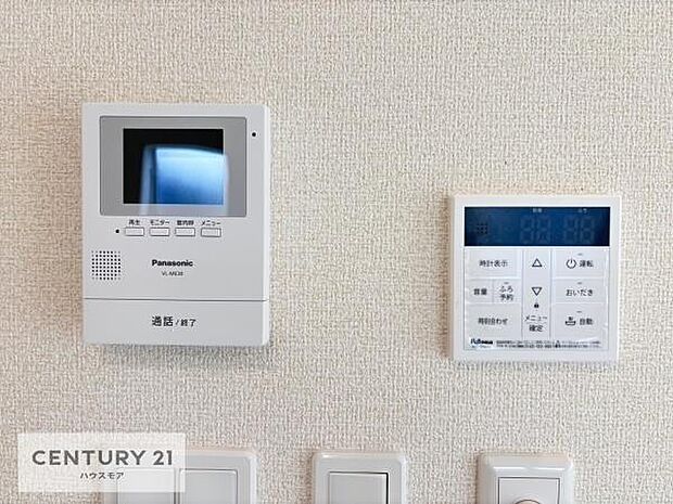 TVモニター付きインターホンでお子様のお留守番中なども安心ですね。ボタンひとつでお風呂の準備がととのう！オートバスつき。（同仕様）