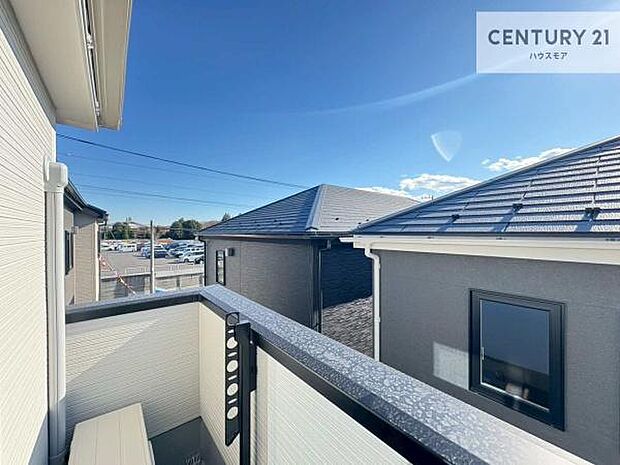 陽当たり良好なバルコニーです！晴れた日には青い空を見渡せる開放的な時間を楽しめます。