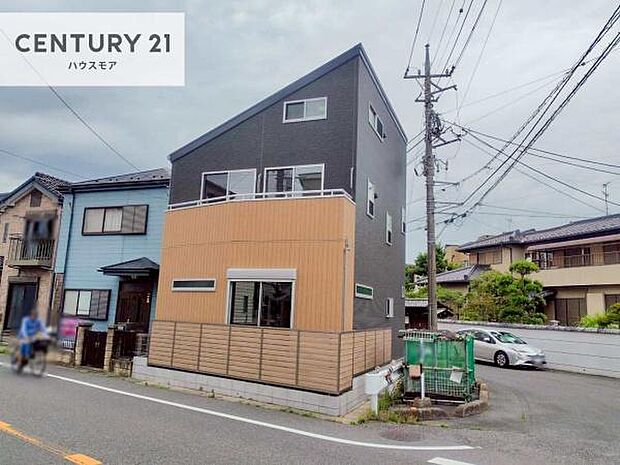 前面道路9ｍ×6ｍ！陽当り良好な立地です。車庫入れが苦手な方も安心ですね。