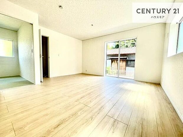 明るく風通しの良い居室です。「シンプル」にデザインされた室内。自由度が高いので家具やレイアウトでお好みの空間を創り上げられます。是非一度、現地にてご確認ください。