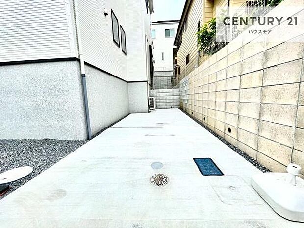 カースペース付きなのでマイカーをお持ちの方も安心ですね！ぜひ現地にてお確かめくださいませ！